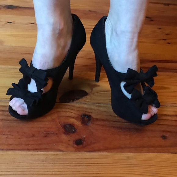 Cato Chic Black Peep-Toe Stiletto Heels with Bows, EUC, 8 - Picture 2 of 12